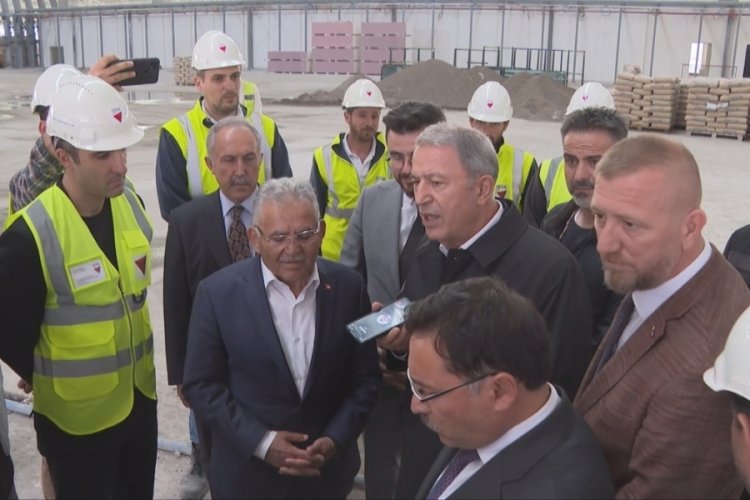 Bakan Akar, Kayseri Havalimanı Yeni Terminal Binası inşaatında