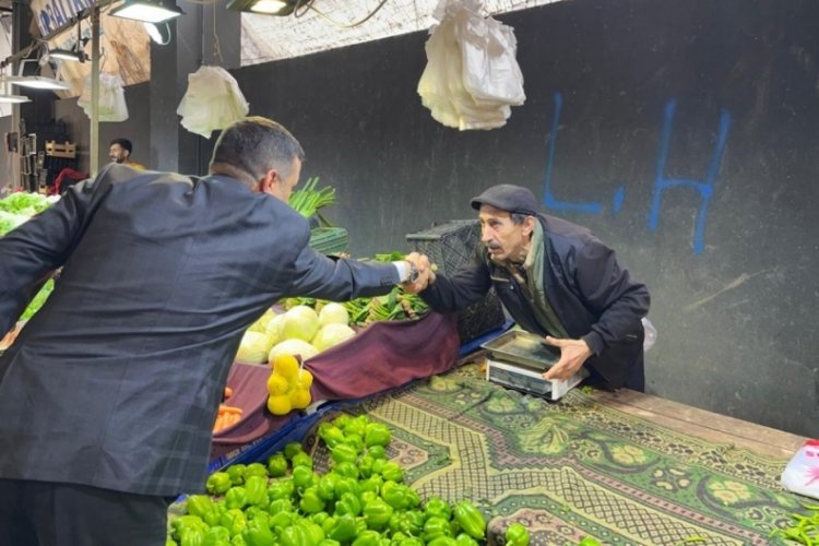 T&uuml;rkoğlu, Fethiye'de pazar esnafını ziyaret etti