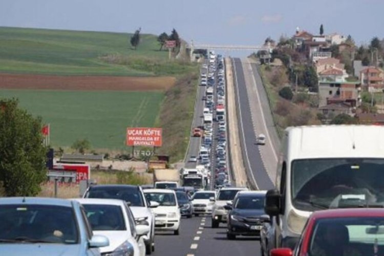 İstanbul-Tekirdağ yolunda ara&ccedil; trafiği yoğunlaştı