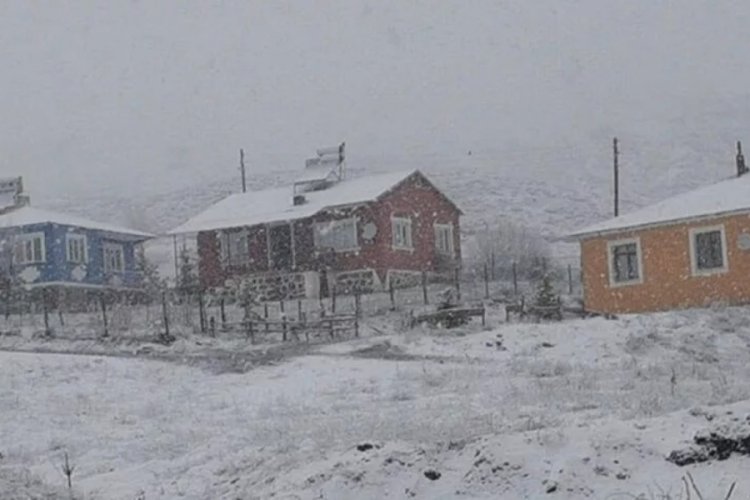 Sivas'ta y&uuml;ksek kesimler beyaza b&uuml;r&uuml;nd&uuml;