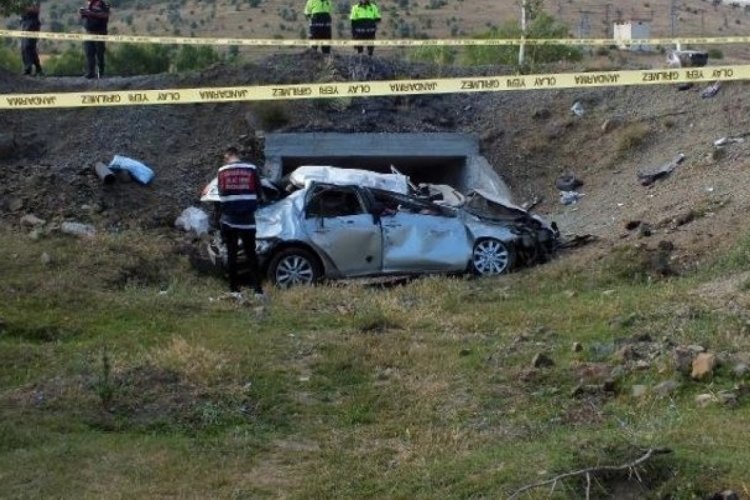 Yozgat'ta kontrolden &ccedil;ıkan otomobil takla attı: &Ccedil;ok sayıda yaralı var