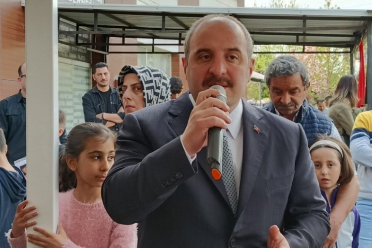 Bakan Varank: Bizim g&uuml;ndemimizin bir numaralı maddesi depremzede kardeşlerimiz