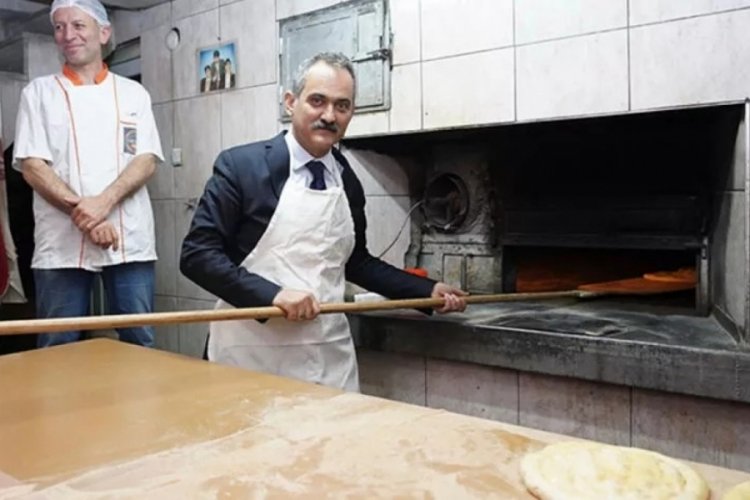 Milli Eğitim Bakanı &Ouml;zer pide yaptı