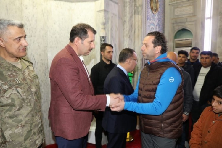 Adalet Bakanı Bozdağ Şanlıurfa'da bayram namazı kıldı