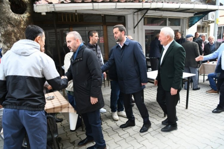 AK Partili Turan, bayram namazını Lapseki'de kıldı