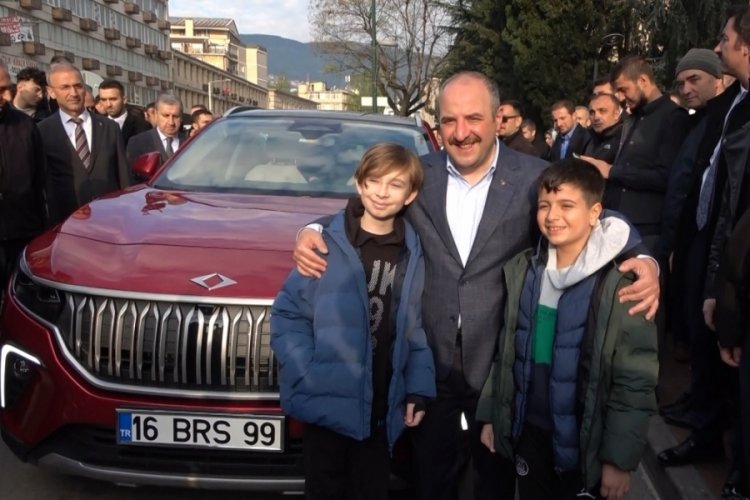 Bayram namazı i&ccedil;in vatandaşlar tarihi Ulu Camii'ne akın etti! Mustafa Varank'da katıldı