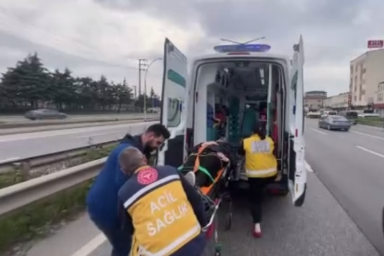 Kocaeli'de bayram ziyaretine giderken ara&ccedil;ları yan yattı: 3'&uuml; &ccedil;ocuk 8 yaralı