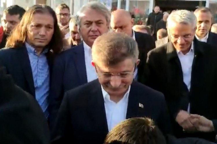 Davutoğlu Gaziantep'te bayram namazı kıldı, depremzede tepkisi