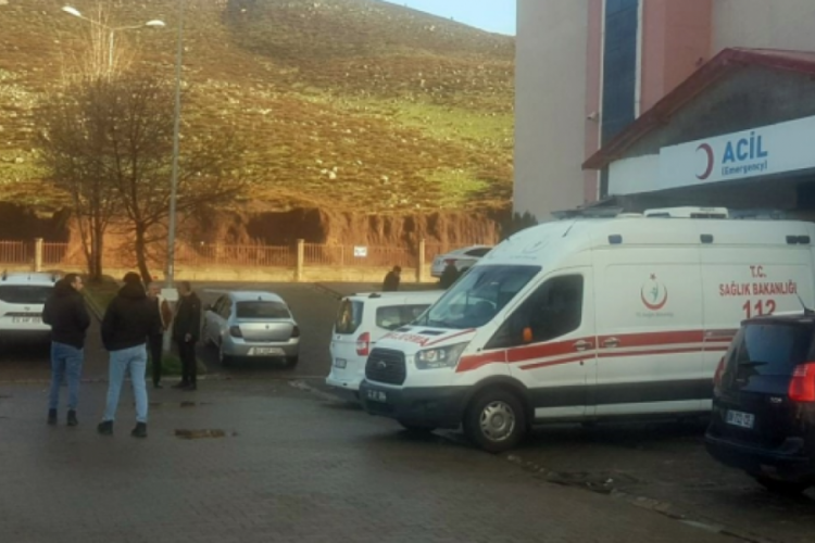 Bayram seyran dinlemeden kavgaya tutuştular!