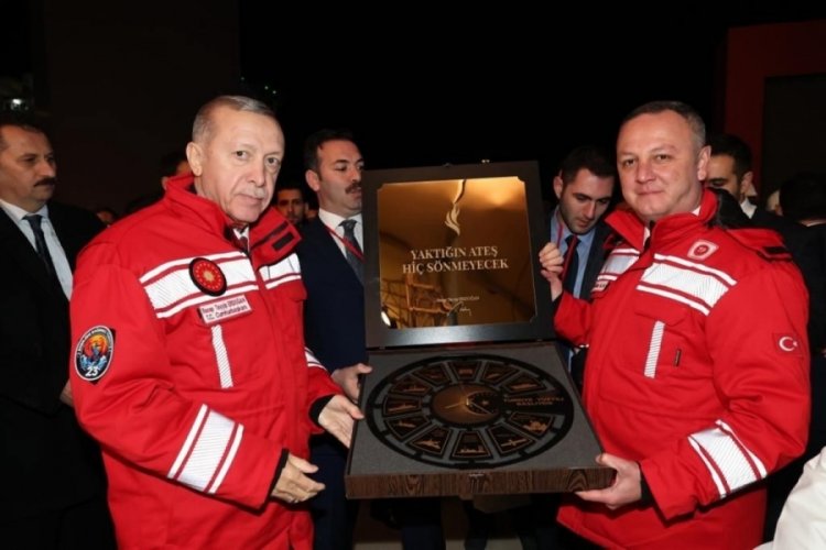 Zonguldak'ta Cumhurbaşkanı Erdoğan'a T&uuml;rkiye Y&uuml;zyılı saati hediyesi