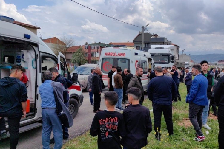 Bursa'da bayramlaşmada gen&ccedil;ler birbirine girdi: &Ccedil;ok sayıda yaralı var