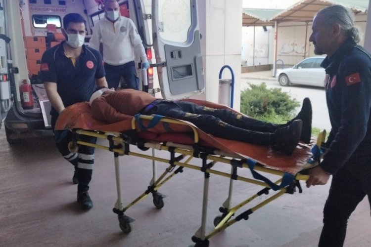Bursa'da Alis Park'ta &ccedil;ıkan kavgada Suriye uyruklu gen&ccedil; ağır yaralandı