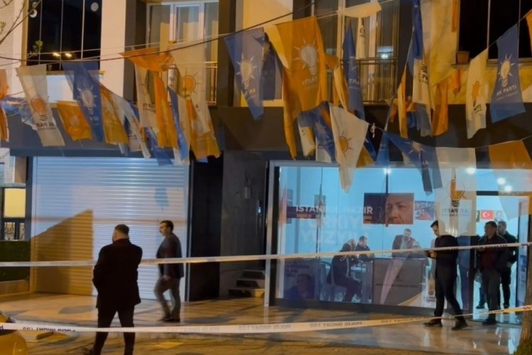AK Parti'nin İstanbul Bah&ccedil;elievler'deki b&uuml;rosuna silahlı saldırı
