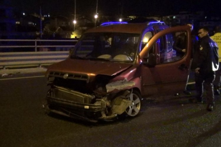 Kastamonu'da hafif ticari ara&ccedil; bariyerlere &ccedil;arptı: 1 yaralı