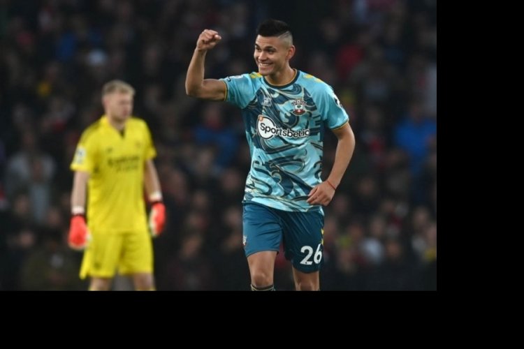 Arsenal Lig'de k&ouml;t&uuml; gidişatını s&uuml;rd&uuml;rd&uuml;
