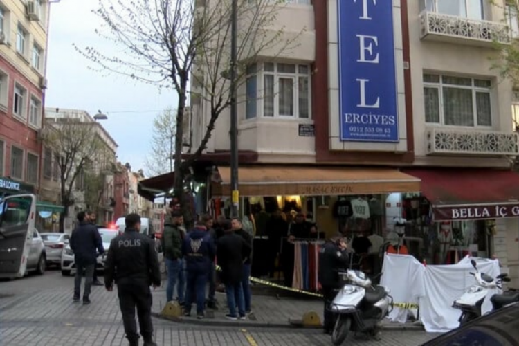İstanbul'da görme engelli turist dördüncü kattan düştü 