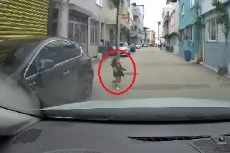 Bursa'da yola atlayan &ccedil;ocuk &ouml;l&uuml;mden d&ouml;nd&uuml;!