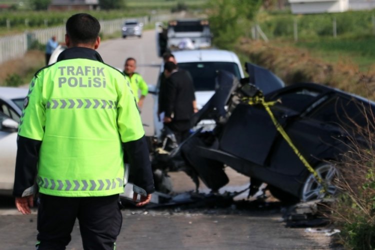 Adana'da feci kaza: 1 kişi &ouml;ld&uuml;, 4 kişi yaralandı