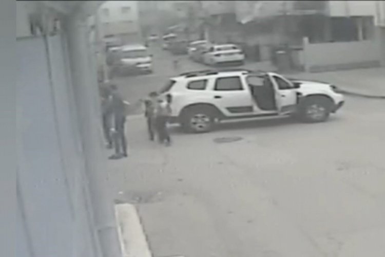 Bursa'da cip yola fırlayan &ccedil;ocuğun &uuml;zerinden ge&ccedil;ti