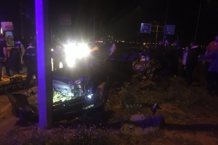 Denizli'de otomobil ile midib&uuml;s &ccedil;arpıştı: 3 &ouml;l&uuml;