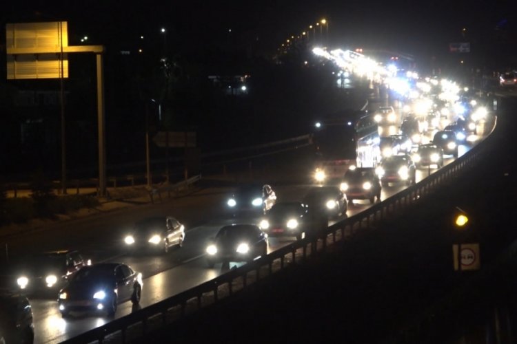 43 ilin ge&ccedil;iş g&uuml;zergahında trafik durma noktasına geldi
