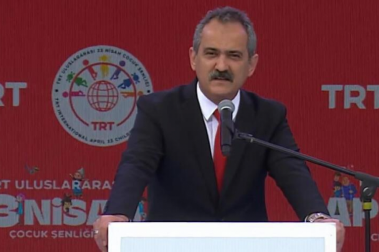 Bakan &Ouml;zer: Eğitimde devrimsel bir d&ouml;n&uuml;ş&uuml;me tanıklık ettik