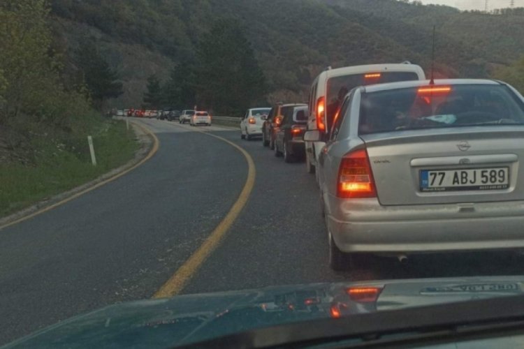 Bursa'da bayram sonrası dağ il&ccedil;elerinden d&ouml;nenler kuyruk oluşturdu