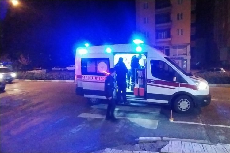 &Ccedil;orum'da bı&ccedil;aklı kavgada yaralandı, otomobiliyle gelip yardım istedi