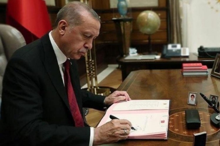 Cumhurbaşkanı Erdoğan &ccedil;ok sayıda kişiyi g&ouml;revden aldı
