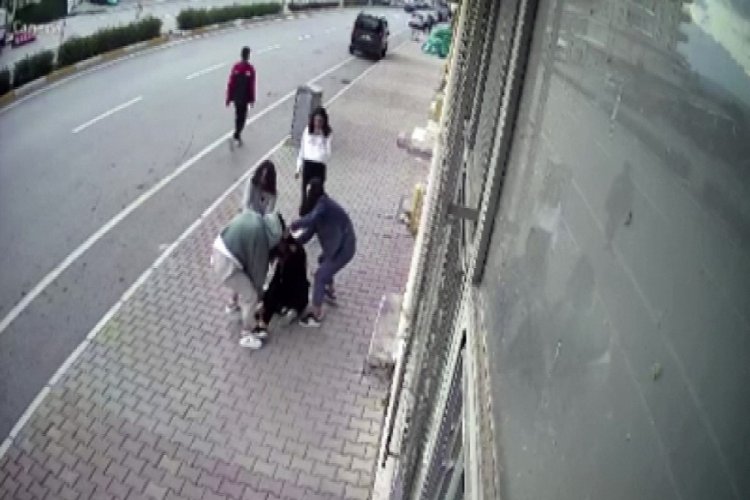Yozgat'ta kızların tekme tokat kavgası kamerada