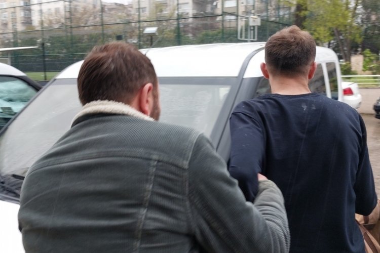 Adana'da eşini ve yanındaki akrabasını ayaklarından vuran koca adliyede