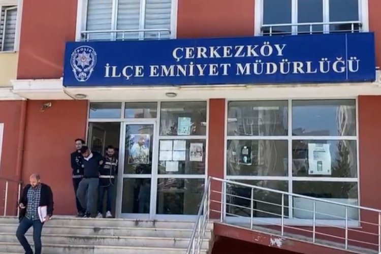 Tekirdağ'da &ccedil;ocuklara şeker dağıtan polisler ateş eden zanlı adliyeye sevk edildi