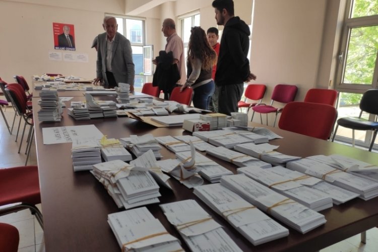 Bursa'nın muhtarlıklarında se&ccedil;men kağıdı yoğunluğu