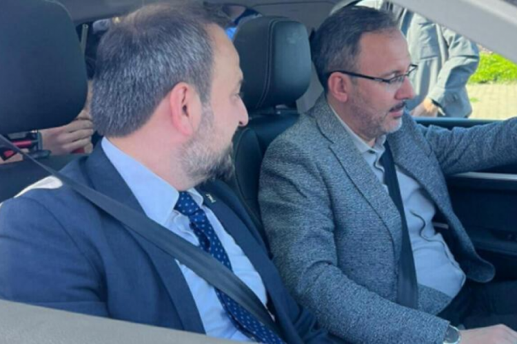 Manisa'ya TOGG ile gelen Bakan Kasapoğlu, ilgiyle karşılandı