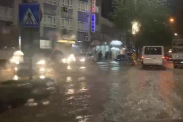 Siirt'te sağanak yağış etkili oldu