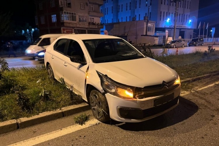 Samsun'da otomobil ref&uuml;je &ccedil;arptı: 1 yaralı