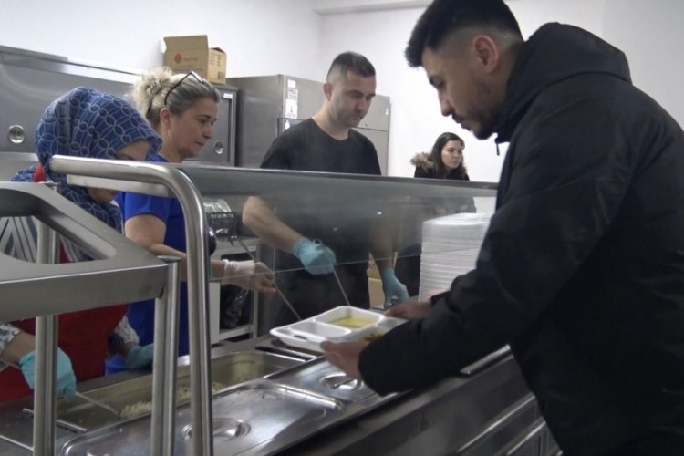 Bursa'da &ouml;ğrenci ve ihtiya&ccedil; sahiplerine yemek