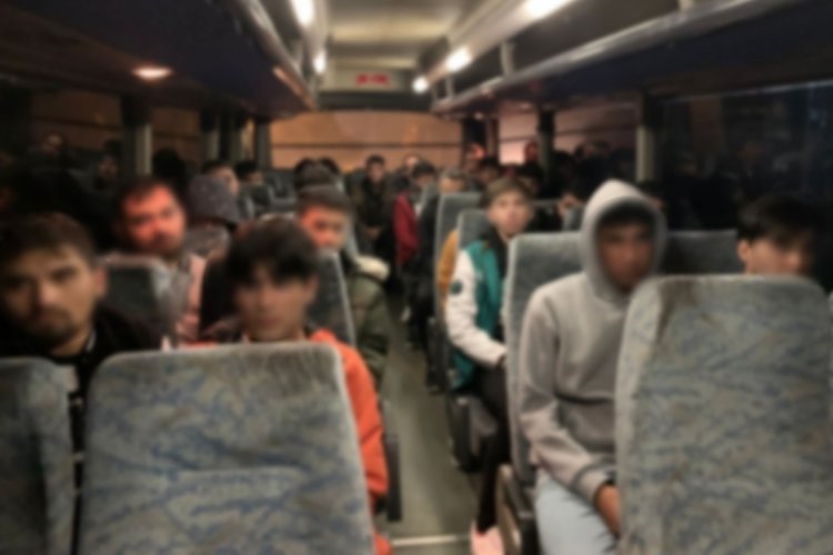 İstanbul'da ka&ccedil;ak g&ouml;&ccedil;menlerin kaldığı "şok evlerine" operasyon