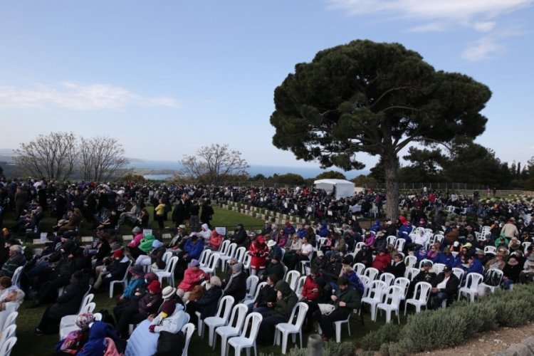 &Ccedil;anakkale Kara Savaşlarında hayatını kaybedenler Yalnız &Ccedil;am Anıtı'nda anıldı
