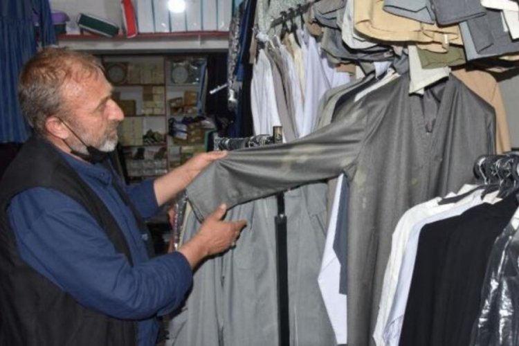 Sivas'ta eski &ccedil;alışan, elbiselere &ccedil;amaşır suyu d&ouml;kt&uuml;: Hapis ve para cezası