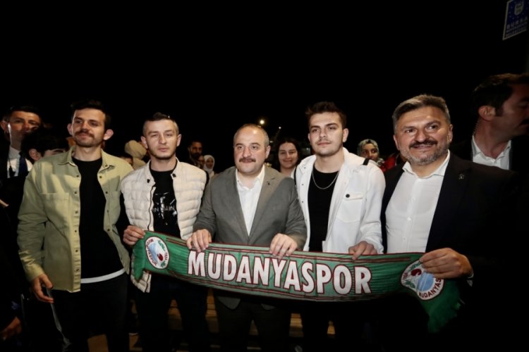 Bakan Varank TOGG i&ccedil;in &ccedil;ekiliş yaptı, kazananlarla Mudanya turu attı