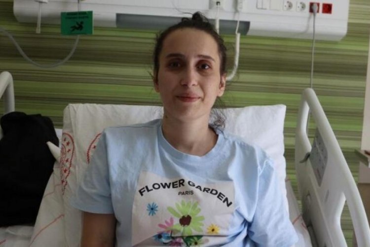 79 g&uuml;nd&uuml;r tedavi altında olan depremzede, sağlığına ve kızına kavuşmak istiyor