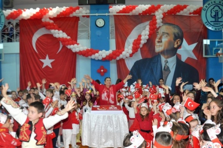 Bursa'da Emine &Ouml;rnek Okullarında 23 Nisan coşkusu