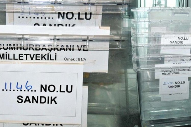 İstanbul'da se&ccedil;im sandıkları kuruldu