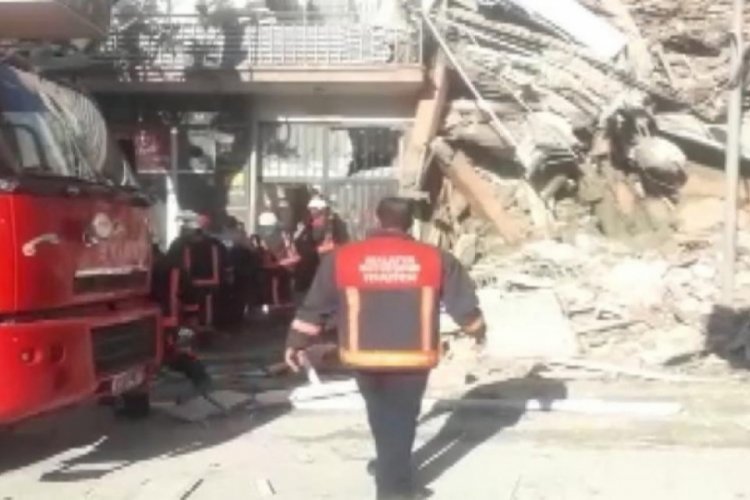Malatya'da ağır hasarlı bir bina &ccedil;&ouml;kt&uuml;! &Ccedil;ok sayıda ekip sevk edildi