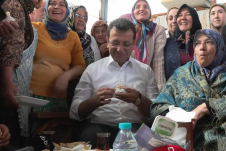İmamoğlu, &ccedil;ift&ccedil;ilerle buluştu