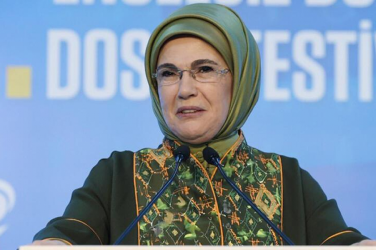 Emine Erdoğan, Zafer Kızılkaya'yı tebrik etti