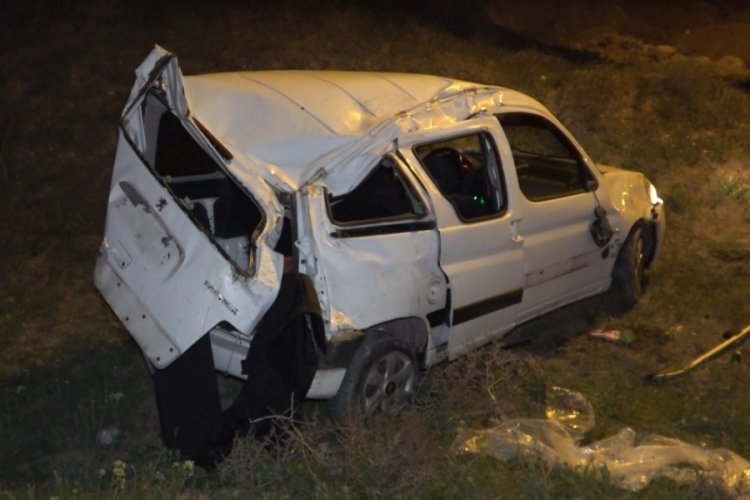 Kırıkkale'de takla atan ara&ccedil; hurdaya d&ouml;nd&uuml;: 2 ağır yaralı