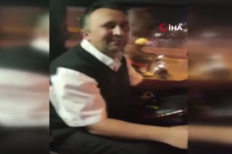 İstanbul'da bebek arabalı yolcuları almayan İETT şof&ouml;r&uuml;ne tepki