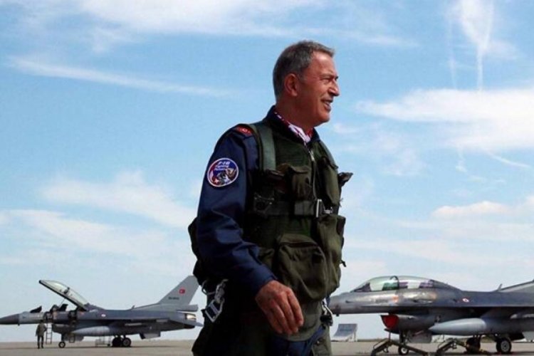 Bakan Akar, 'D&uuml;nya Pilotlar G&uuml;n&uuml;'n&uuml; kutladı